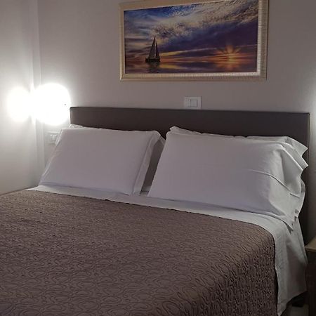 Hotel Margherita Meuble 西尔米奥奈 外观 照片