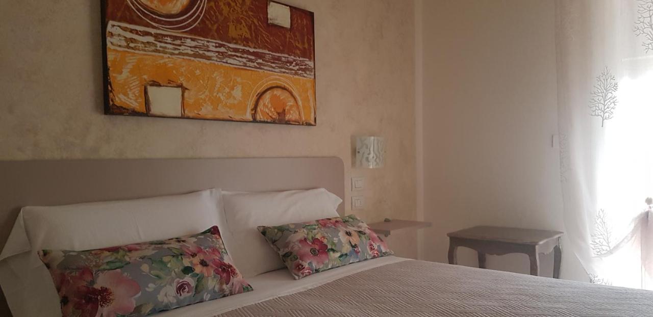 Hotel Margherita Meuble 西尔米奥奈 客房 照片