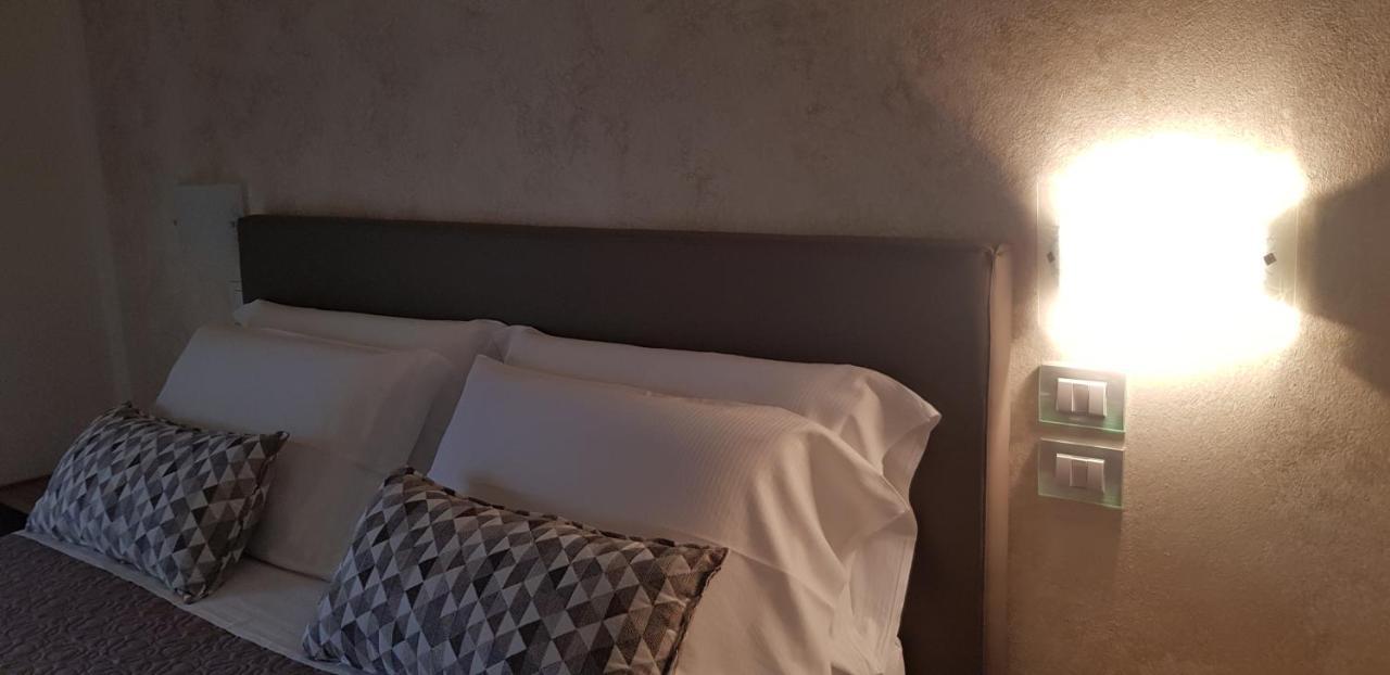 Hotel Margherita Meuble 西尔米奥奈 外观 照片