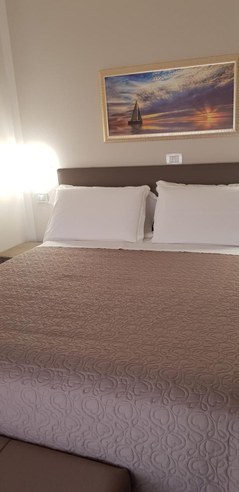 Hotel Margherita Meuble 西尔米奥奈 外观 照片