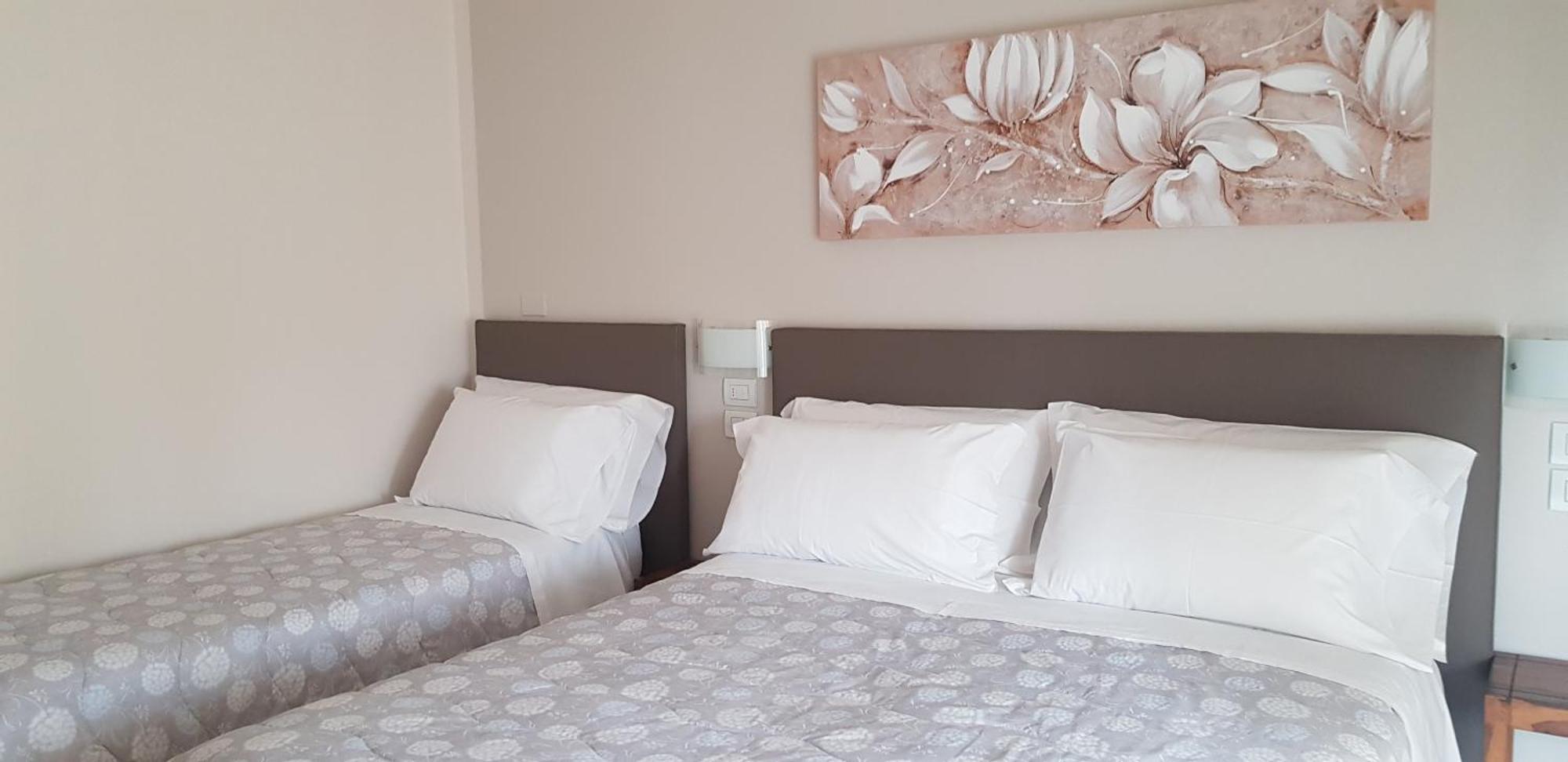 Hotel Margherita Meuble 西尔米奥奈 外观 照片