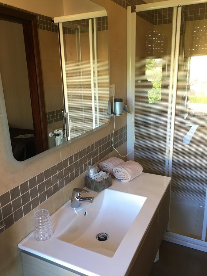 Hotel Margherita Meuble 西尔米奥奈 外观 照片