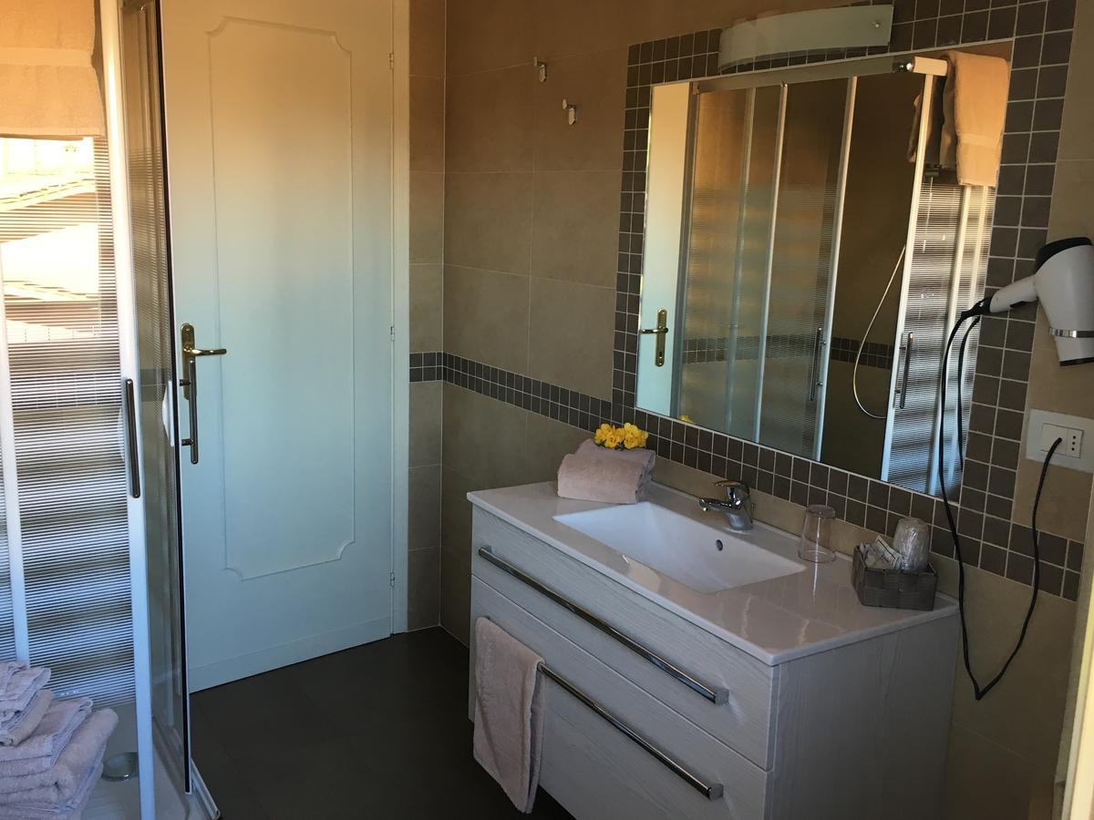 Hotel Margherita Meuble 西尔米奥奈 外观 照片