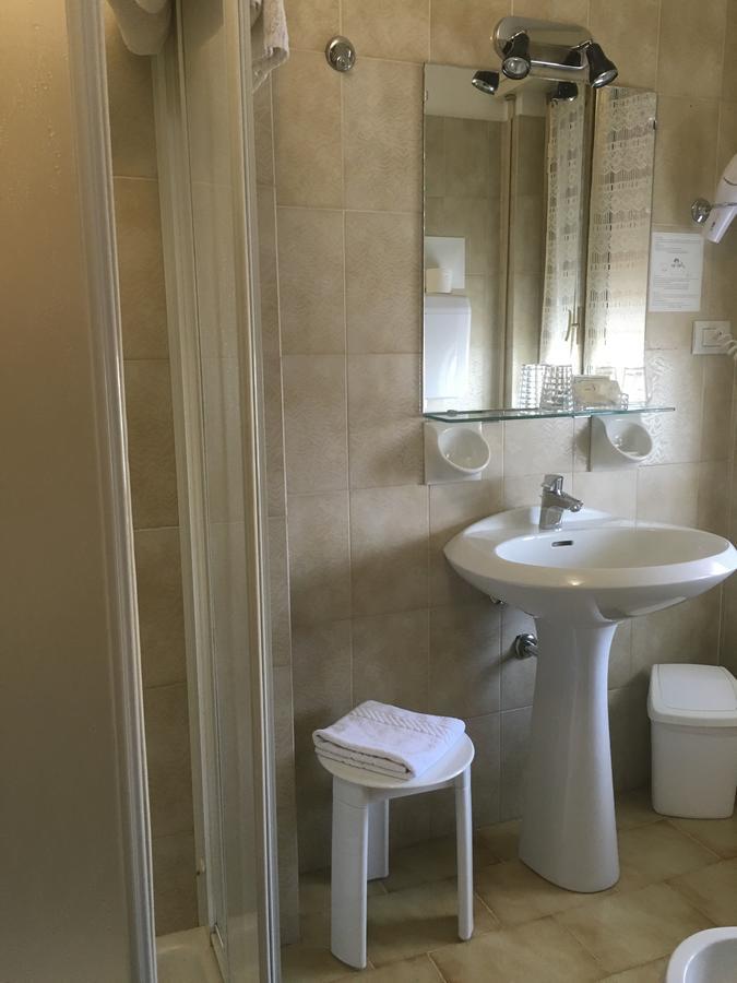 Hotel Margherita Meuble 西尔米奥奈 外观 照片