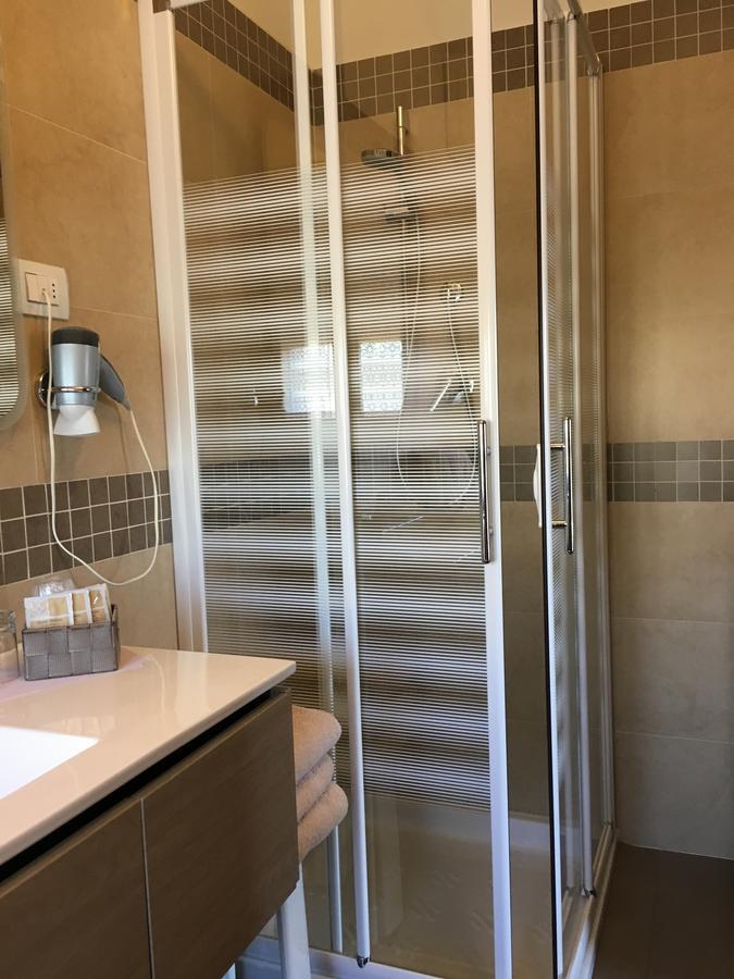 Hotel Margherita Meuble 西尔米奥奈 外观 照片
